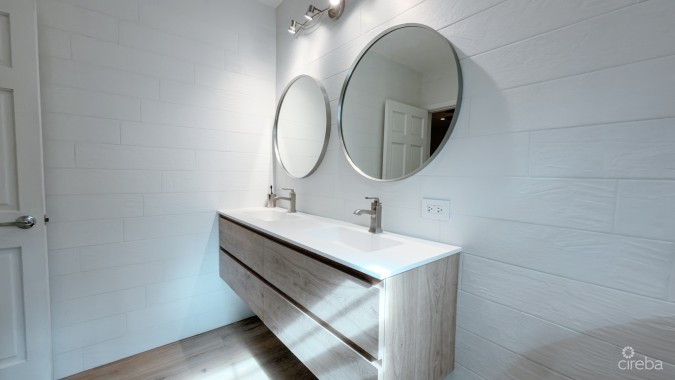 WEST BAY FAMILY HOME WITH POOL