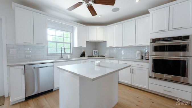 WEST BAY FAMILY HOME WITH POOL