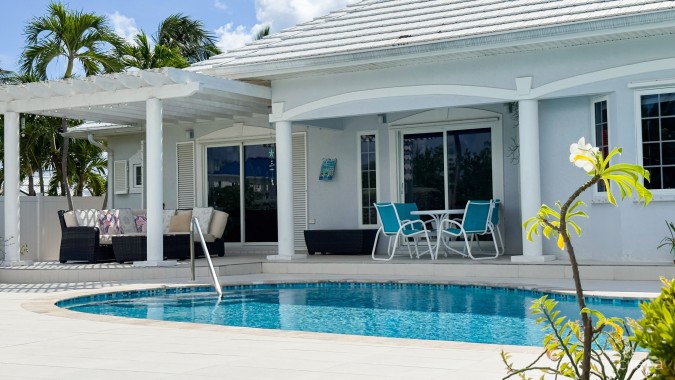 GOVERNORS HARBOUR CANAL FRONT FAMILY HOME