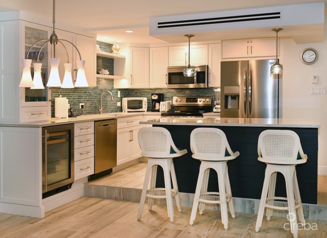 DISCOVERY POINT CLUB BEACHFRONT