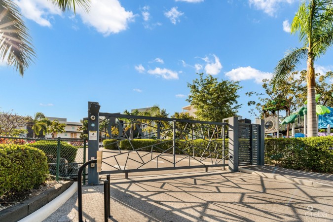 ONE CANAL POINT 324, SEVEN MILE CORRIDOR