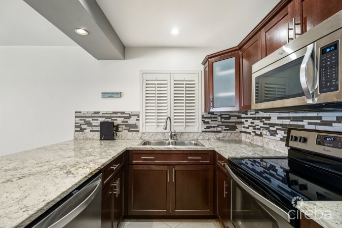 DISCOVERY POINT PENTHOUSE BEACHFRONT