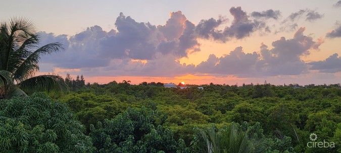 ACROSS FROM BEACH--SOUTH SOUND--3BED/3.5BATH TOWNHOUSE--FENCED YARD--THE MANTRAS