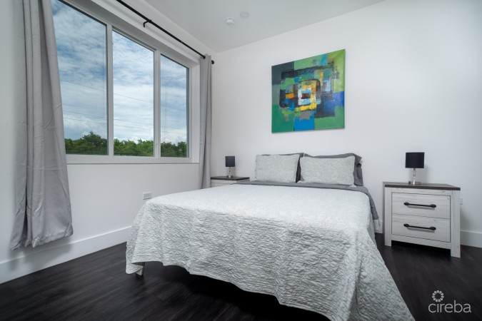 ACROSS FROM BEACH--SOUTH SOUND--3BED/3.5BATH TOWNHOUSE--FENCED YARD--THE MANTRAS