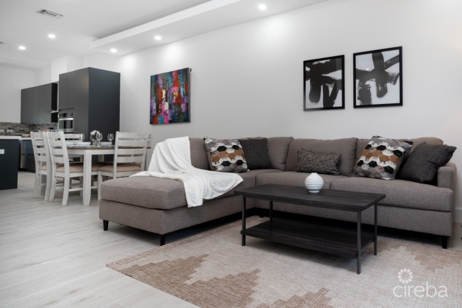 ACROSS FROM BEACH--SOUTH SOUND--3BED/3.5BATH TOWNHOUSE--FENCED YARD--THE MANTRAS