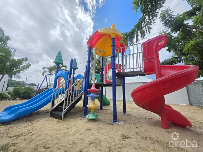 ACROSS FROM BEACH--SOUTH SOUND--3BED/3.5BATH TOWNHOUSE--FENCED YARD--THE MANTRAS