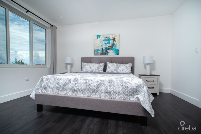 ACROSS FROM BEACH--SOUTH SOUND--3BED/3.5BATH TOWNHOUSE--FENCED YARD--THE MANTRAS