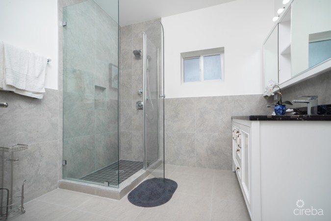 ACROSS FROM BEACH--SOUTH SOUND--3BED/3.5BATH TOWNHOUSE--FENCED YARD--THE MANTRAS