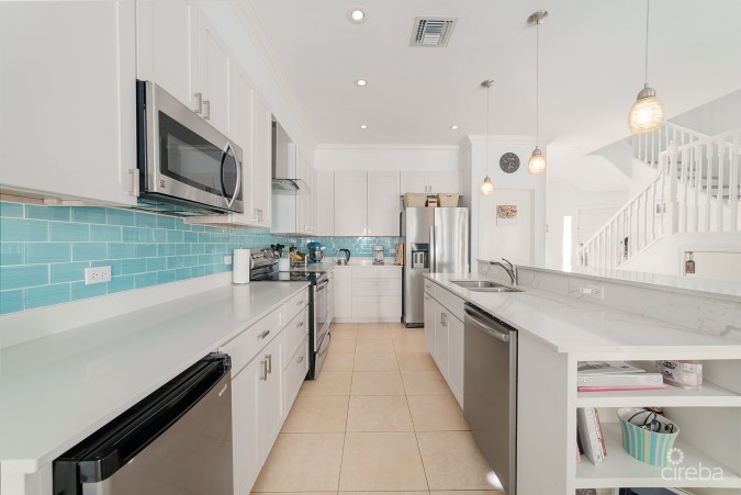 FULLY RENOVATED SAVANNAH GRAND 4 BEDROOM FAMILY HOME