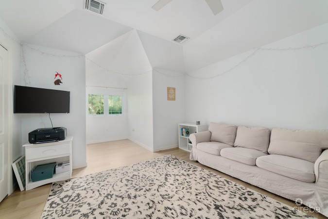 FULLY RENOVATED SAVANNAH GRAND 4 BEDROOM FAMILY HOME