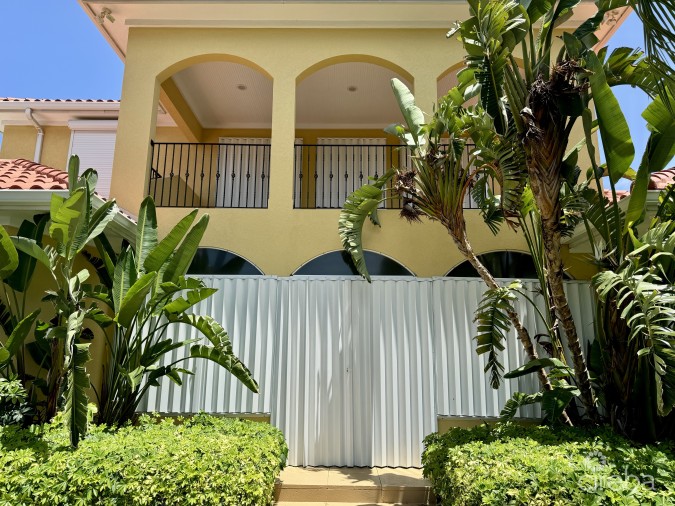 61 HOYA QUAY CRYSTAL HARBOUR