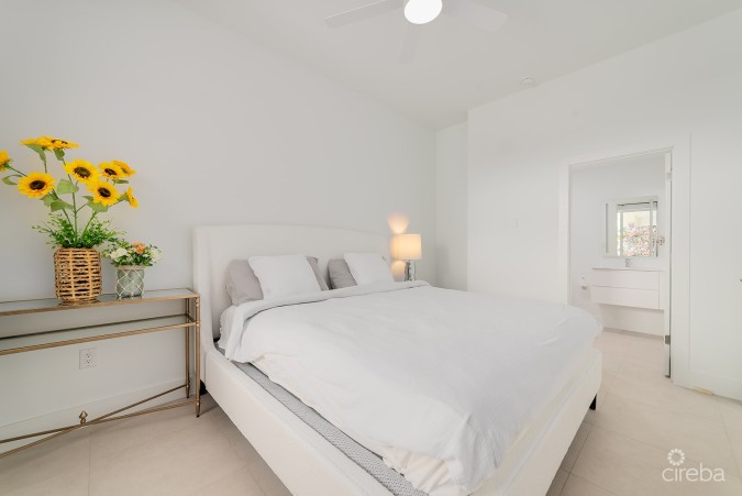 SUNSET POINT 19 - TOP FLOOR  PENTHOUSE WITH PANORAMIC SEA VIEWS