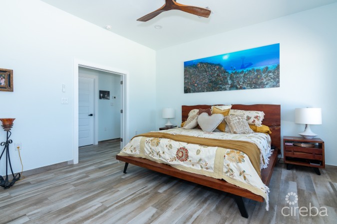 ROCK ROAD OCEAN FRONT HOME