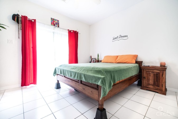 CHARMING & CENTRALLY LOCATED SOUTH COVE IN SOUTH SOUND