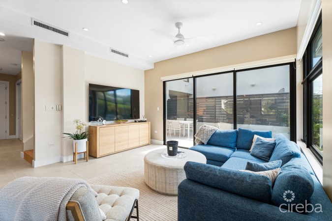 BLUE PALMS 3, WEST BAY END UNIT