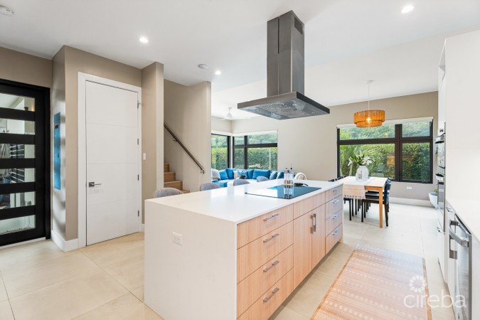 BLUE PALMS 3, WEST BAY END UNIT