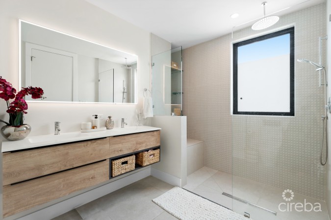 BLUE PALMS 3, WEST BAY END UNIT