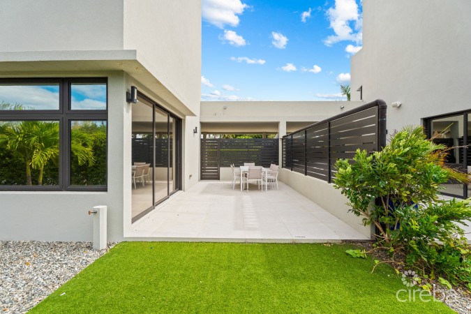 BLUE PALMS 3, WEST BAY END UNIT