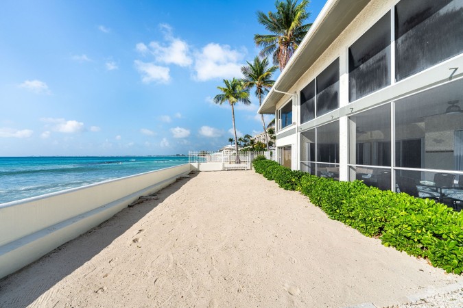 BEACHFRONT LIVING | TAMARIND BAY | SEVEN MILE BEACH