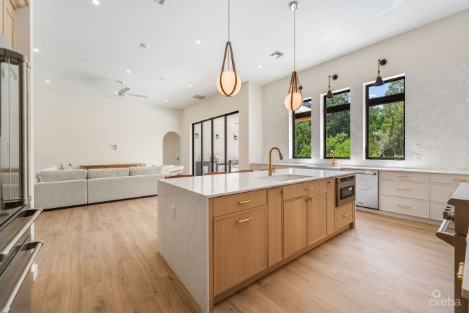 BEL AIR DR, SOUTH SOUND - CUSTOM NEW BUILD