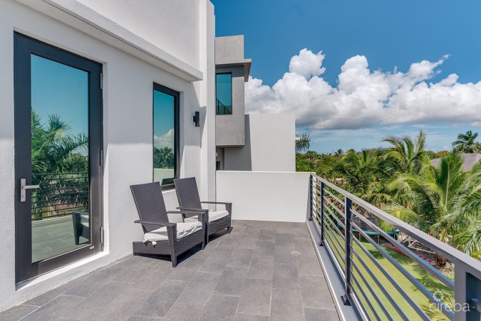 ROYAL PALMS - 5 BEDROOM ESTATE W/RENTAL UNIT