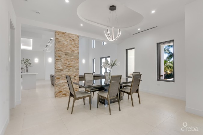 ROYAL PALMS - 5 BEDROOM ESTATE W/RENTAL UNIT