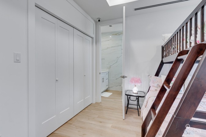 ROYAL PALMS - 5 BEDROOM ESTATE W/RENTAL UNIT