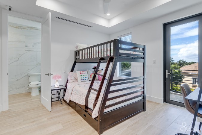 ROYAL PALMS - 5 BEDROOM ESTATE W/RENTAL UNIT