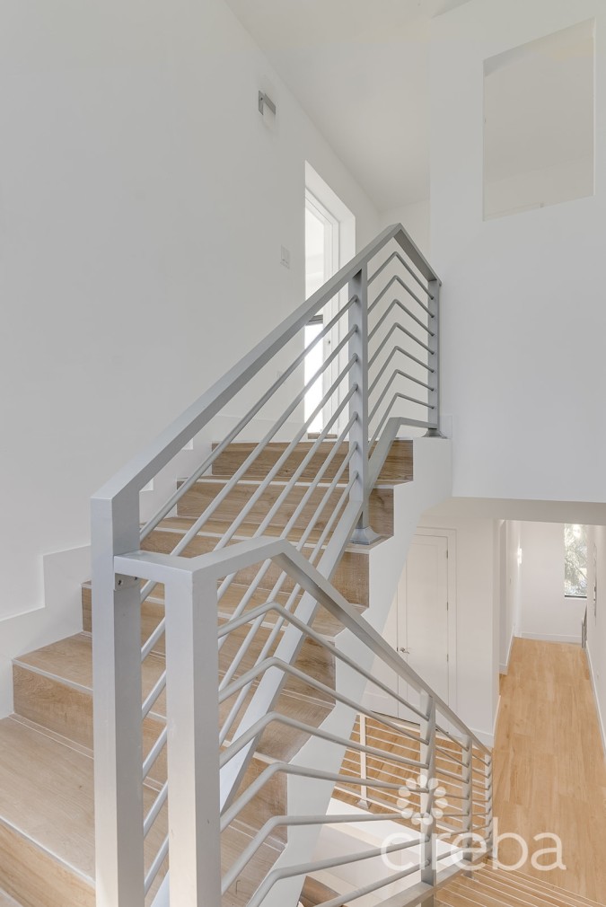 ROYAL PALMS - 5 BEDROOM ESTATE W/RENTAL UNIT