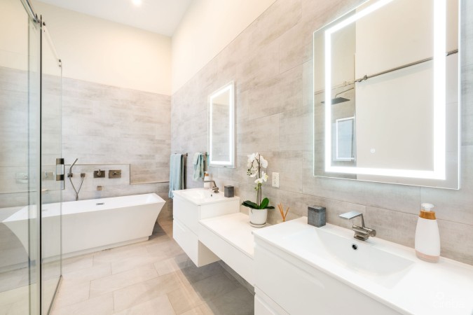 ARVIA 3-BEDROOM CANAL FRONT UNIT WITH DOCK