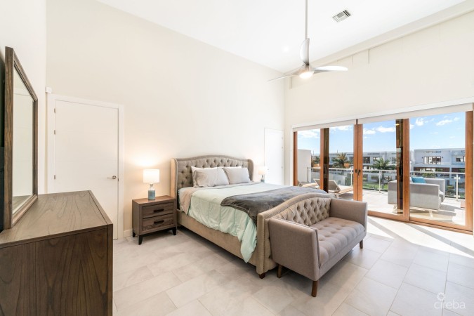 ARVIA 3-BEDROOM CANAL FRONT UNIT WITH DOCK