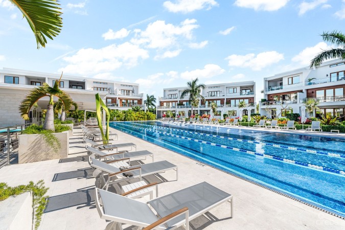 ARVIA 3-BEDROOM CANAL FRONT UNIT WITH DOCK