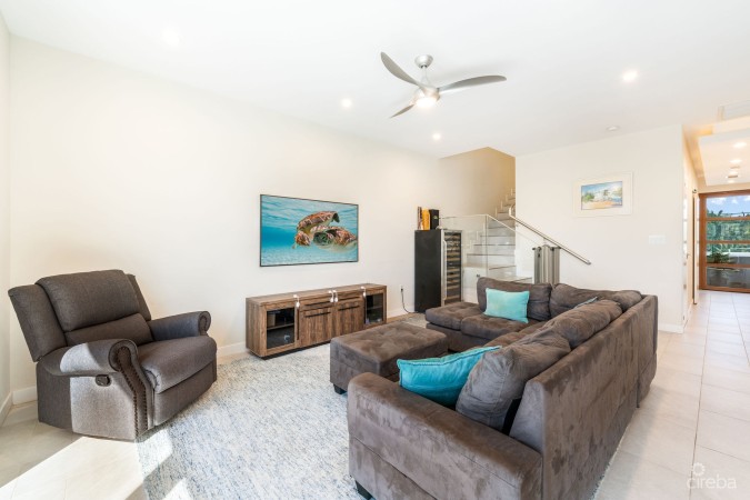 ARVIA 3-BEDROOM CANAL FRONT UNIT WITH DOCK