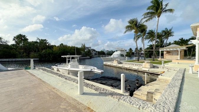 YACHT CLUB CANAL FRONT HOME