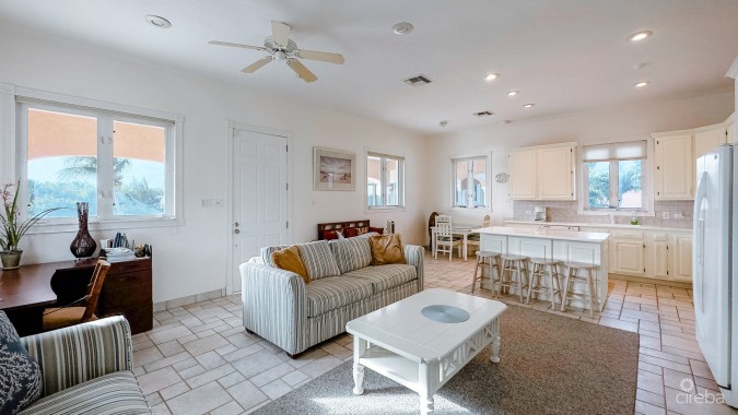 YACHT CLUB CANAL FRONT HOME