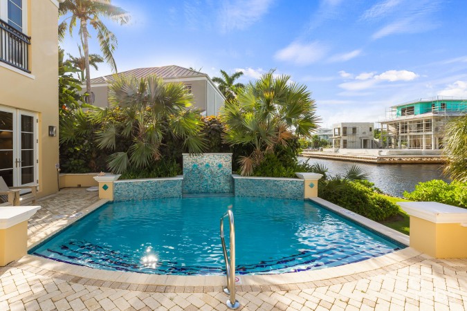 RITZ CARLTON - EXCLUSIVE RESORTS RESIDENCE