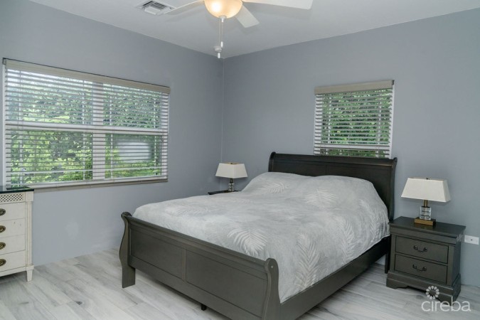 COCONUT VILLAGE - REDUCED - 3BEDS LAKEFRONT HOME