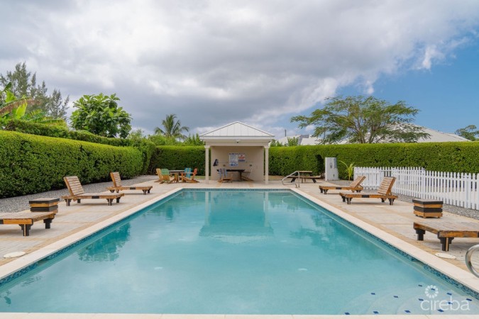 COCONUT VILLAGE - REDUCED - 3BEDS LAKEFRONT HOME