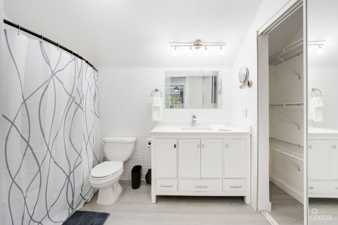 CHARMING & CENTRALLY LOCATED SOUTH COVE IN SOUTH SOUND