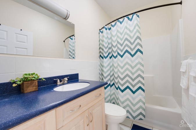 CHARMING & CENTRALLY LOCATED SOUTH COVE IN SOUTH SOUND