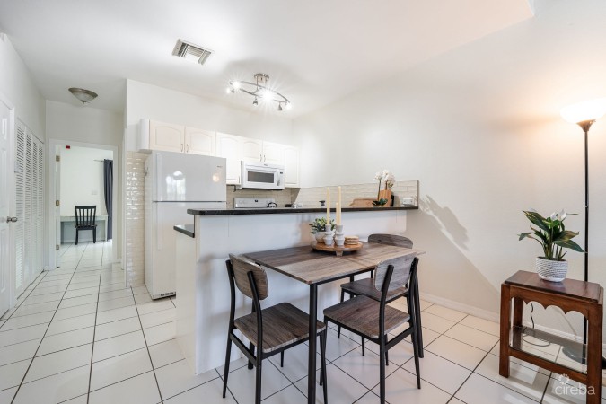 CHARMING & CENTRALLY LOCATED SOUTH COVE IN SOUTH SOUND