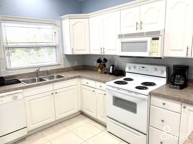 OCEAN POINTE VILLAS #10, OCEANFRONT WEST BAY