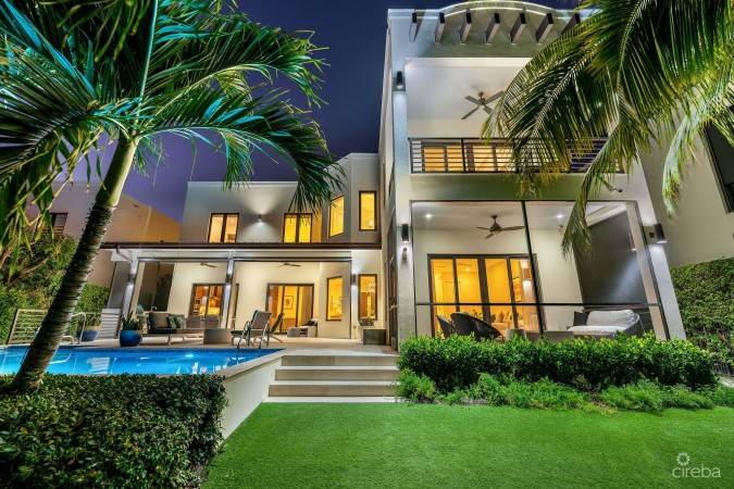 CYPRESS POINTE NORTH STAND ALONE RESIDENCE IN  CRYSTAL HARBOUR