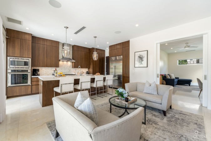 CYPRESS POINTE NORTH STAND ALONE RESIDENCE IN  CRYSTAL HARBOUR