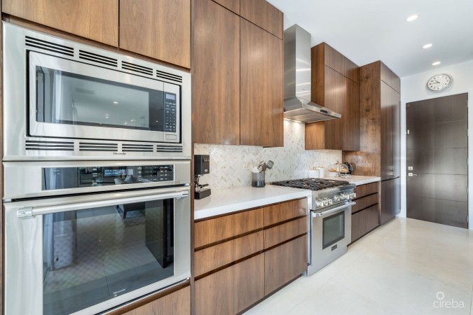 CYPRESS POINTE NORTH STAND ALONE RESIDENCE IN  CRYSTAL HARBOUR