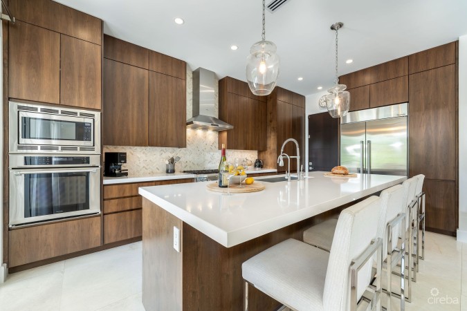 CYPRESS POINTE NORTH STAND ALONE RESIDENCE IN  CRYSTAL HARBOUR