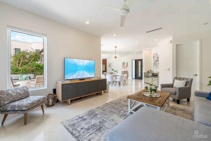 CYPRESS POINTE NORTH STAND ALONE RESIDENCE IN  CRYSTAL HARBOUR