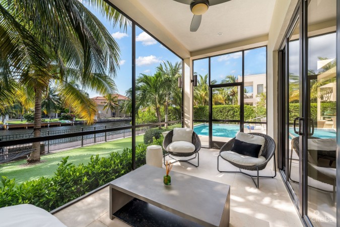 CYPRESS POINTE NORTH STAND ALONE RESIDENCE IN  CRYSTAL HARBOUR