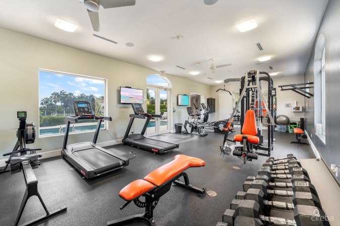 CYPRESS POINTE NORTH STAND ALONE RESIDENCE IN  CRYSTAL HARBOUR