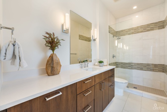 CYPRESS POINTE NORTH STAND ALONE RESIDENCE IN  CRYSTAL HARBOUR